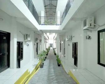 Dparagon Pringwulung - Yogyakarta - Pasillo