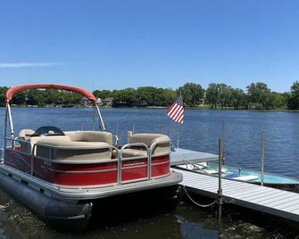 Lakehouse With Pontoon, Deck, Firepit, Paddle Boards, Grill & More Included!! - Valparaiso - Outdoors view