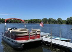 Lakehouse With Pontoon, Deck, Firepit, Paddle Boards, Grill & More Included!! - Valparaiso - Outdoor view