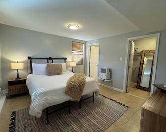 Charming 1BR Guesthouse near Metro, Tysons Corner & Downtown Vienna! - Tysons - Bedroom