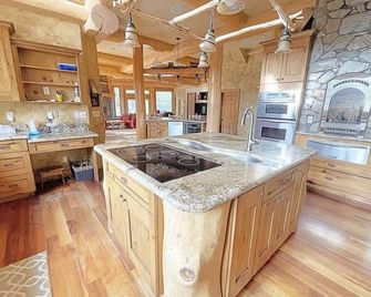 Granite Ridge Lodge - Keystone - Kitchen