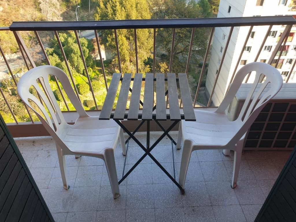 New Cheap Private Room, Kitchen , Overwieuw Sea,tram On Spot, 12 Minutes From Nice Train Station With Tram , Beach In 17 Min Tram , Chambre Privée Pas Cher, Cuisine Équipée , Tram Sur Place, Aperçu Mer, 12 Min De La Gare De Nice Avec Le Tram, 17 Min Plage - ניס - מרפסת