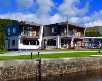 Moorings Hotel - Fort William - Building