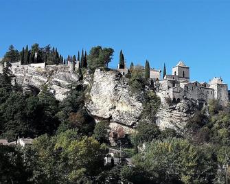 La Villa Du Petit Bois Les Lavandes - Faucon - Edificio