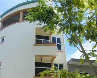 Eureka Airport Inn - Malé - Edificio