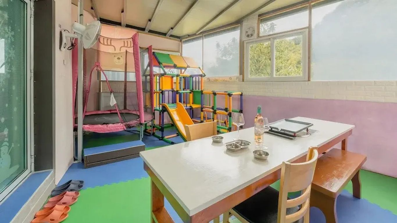 世界村莊游泳池別墅飯店