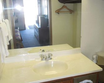 Xenia Country Inn - Xenia - Badkamer