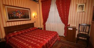 Hotel Italia - Mantua - Κρεβατοκάμαρα