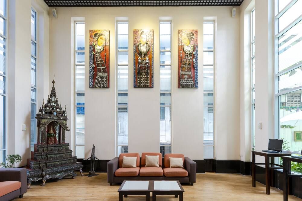 Pinnacle Lumpinee Park Hotel