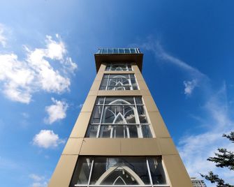 Hana Hotel Batam - Batam - Building