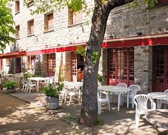 Hôtel - Pub Le Petit Bosquet - Venaco - Patio
