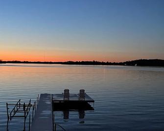 Southshore Lakehouse on Gun Lake -Like New Home on Goldcoast of Gun Lake - Shelbyville - Bedroom