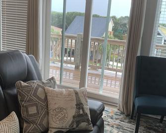 Intracoastal Cove - Topsail Beach - Living room