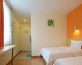 7Days Premium Luoyang Peony Square Branch - Luoyang - Bedroom