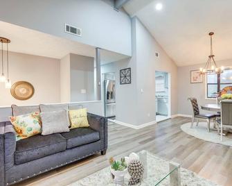 Lithonia Home, 5 Mi to Panola Mountain State Park - Lithonia - Soggiorno