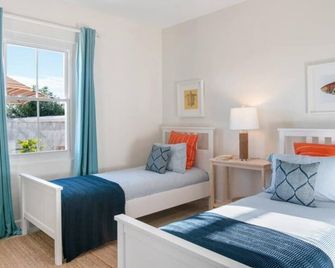 Stunning Sea Views, Contemporary Upper 3Bed - 5A - Sandys - Bedroom