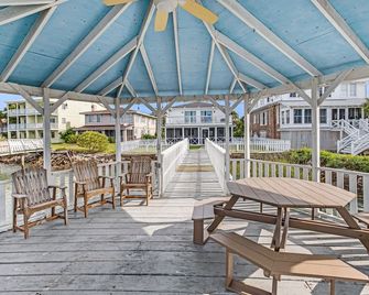 Restored Beach Cottage on the back river with private covered floating gazebo and dock. - Tybee Island - Balcony