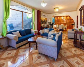 Private Villa 2 bedrooms, 6 beds, plus sofa bed - San Cristobal - Pokój dzienny