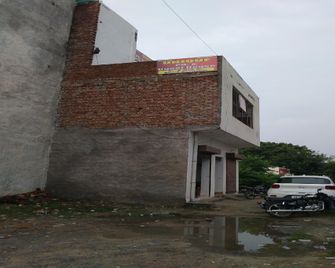 OYO Unique Gaust House - Bhiwāni - Building