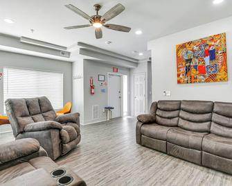 Baltimore Townhome w/ Private Rooftop Patio! - Baltimore