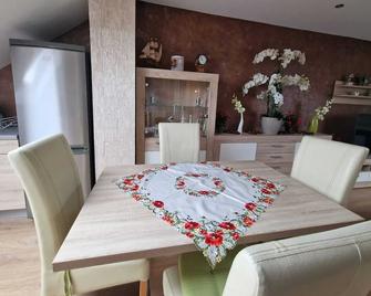 Cheerful Roof Flat in a Private German Style House - Mannheim - Comedor
