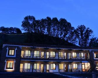 Gesang Garden - Garzê - Edificio