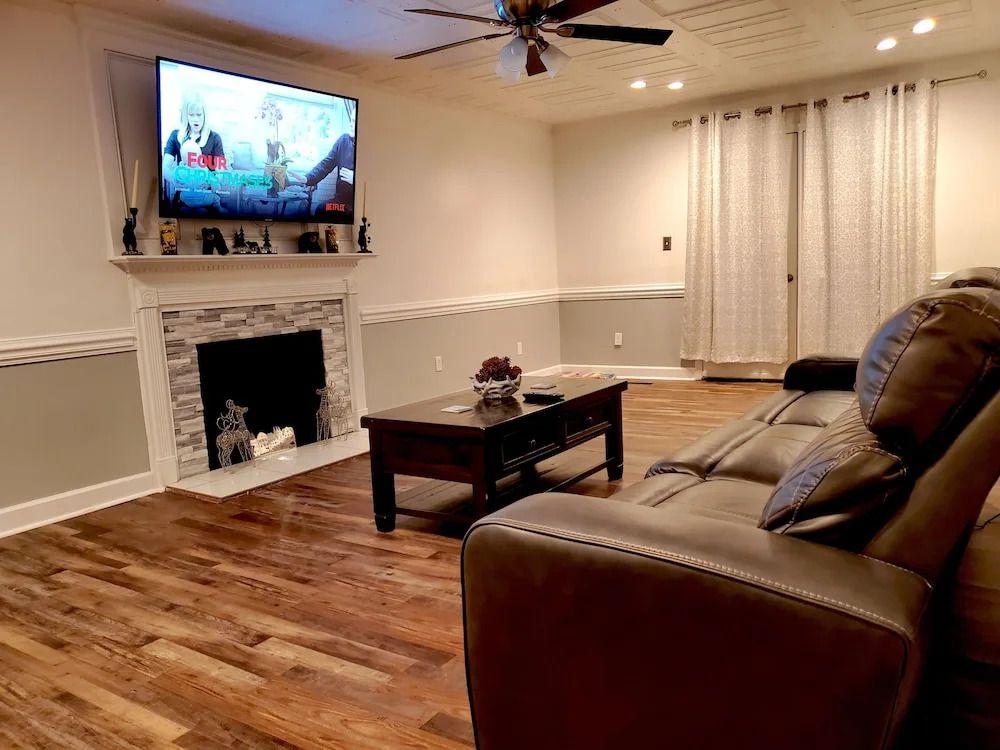 Kernersville Hot Tub Pool Arcade Gym Wifi Coffee - Kernersville - Sala de estar