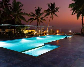Skylar Seaview Beach Resort & Ayurveda Varkala - Varkala - Pool