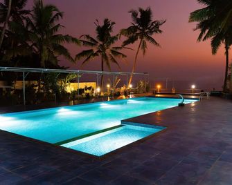 Skylar Seaview Beach Resort & Ayurveda Varkala - ורקאלה - בריכה