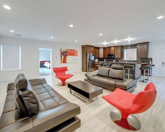 Waterfront Evart Getaway w/ Fire Pit on 82 Acres! - Evart - Living room