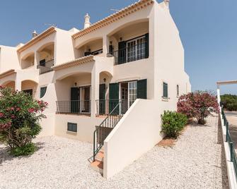 Ferragudo Ocean Breeze 49d (Wifi / Garden / Terrace / Pool Table) - Lagoa - Gebäude