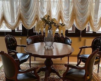 Hotel Regal 1880 - Boutique Hotel in Parcul Central Sinaia - Sinaia - Dining room
