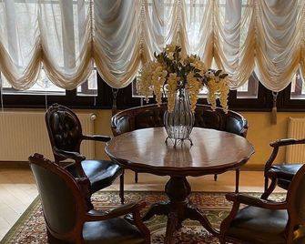 Hotel Regal 1880 - Boutique Hotel in Parcul Central Sinaia - Sinaia - Essbereich