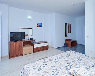 Family Hotel Regata - Pomorie - Bedroom