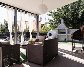 Alexs Villa, Nata - 3 Beds, 2 Baths, Private Pool. Wi-Fi, Bbq's, Refurbished - Episkopi - Patio