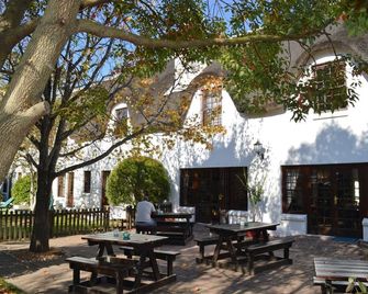 Oakhurst Hotel - George - Innenhof