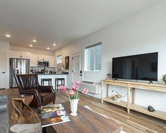 Chic Modern Flat - Walking Distance to Downtown Missoula! - Missoula - Salon