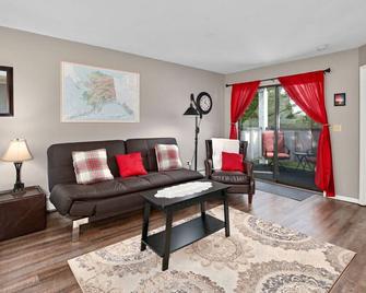 Classic Ak Townhome 2br 2ba - Kenai - Sala de estar