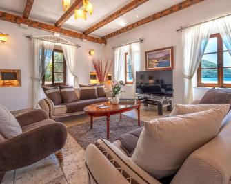 Conte Hotel & Restaurant - Kotor - Living room