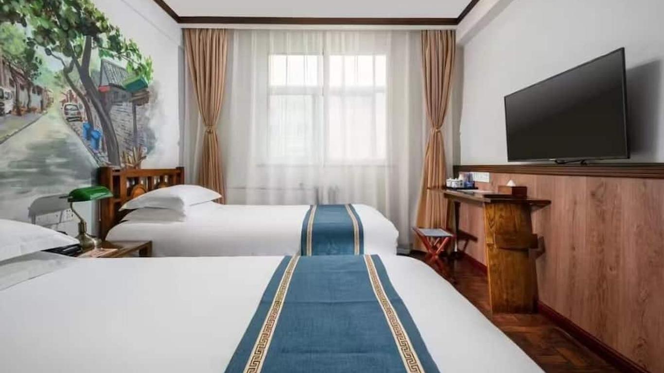 Nostalgia Hotel Beijing Guozijian Ghost Street - Near Beijing Lama Temple, Beihai Park, Jingshan Park, Drum Tower, Houhai Bar Street, Tian'anmen Square, Located in Beijing traditional Hutongs, 5 minutes away from Beixinqiao Metro Station