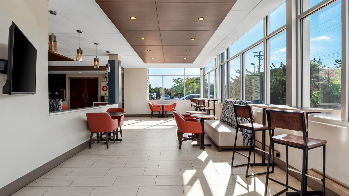 Holiday Inn Express & Suites Detroit Northwest - Livonia By IHG