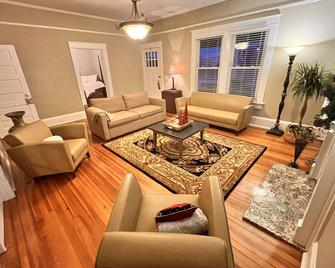 Historic Downtown Easley Home - Easley - Sala de estar
