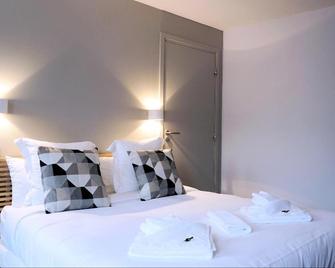 Logis Hôtel Le Confluent - Pontaumur - Habitación