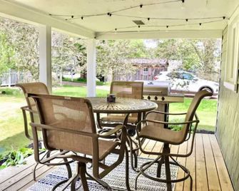 4 bdr Cottage, Edinboro Lake Views, Dogs Welcome - Edinboro - Patio