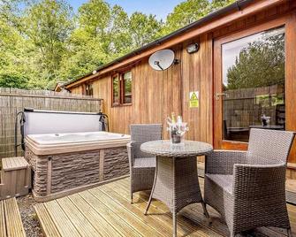 Semi-detached deluxe lodge offering the perfect romantic retreat for couples. - Cartmel - Patio