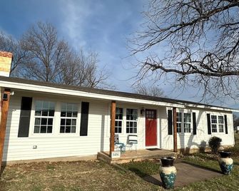 The Velvet Antler- Rustic Lodge in Albany Texas - Albany - Edificio