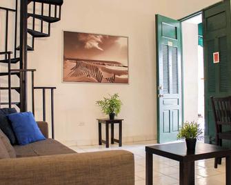 Gladiolas 1102 - Ponce - Living room