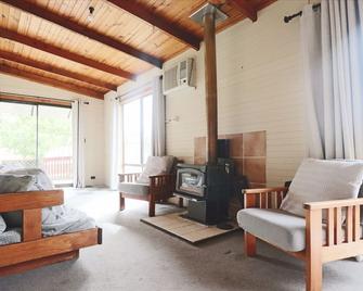 The Early Settler 200 metres from CBD - Bathurst - Living room