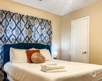 Brick Point Place- 10 Min N Of Uah - Huntsville - Bedroom