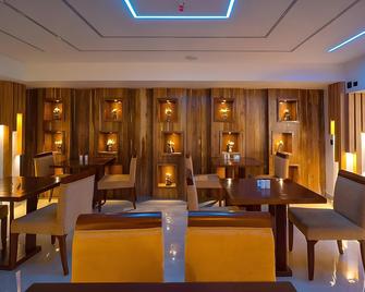 Emerald Hotel - Aizawl - Restaurante